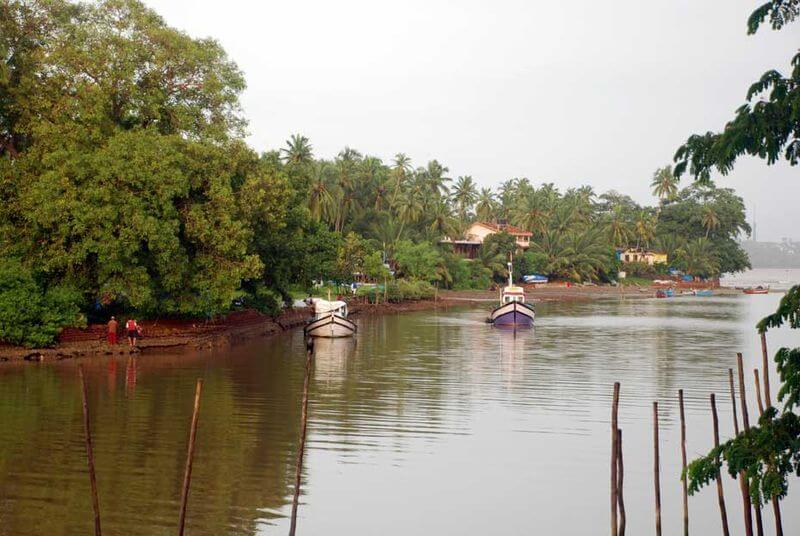 800px Goa river