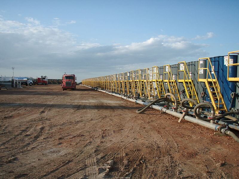 800px Water tanks preparing for a frac job