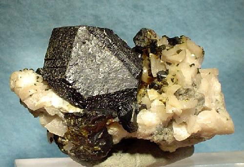 Sphalerite-Dolomite-Chalcopyrite-165227.jpg